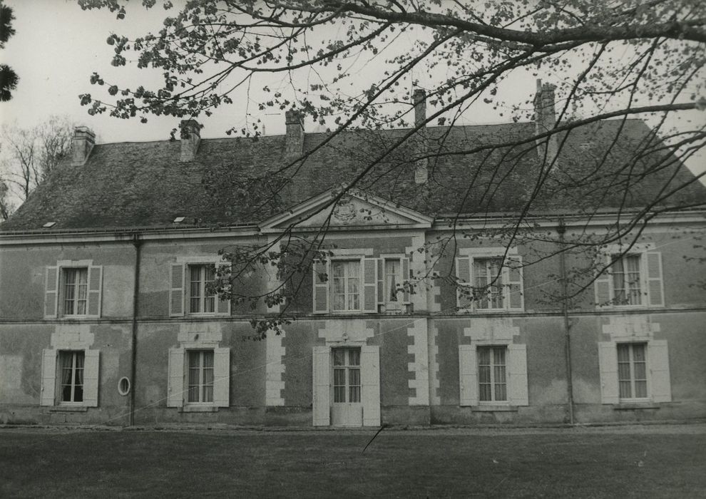 Château de Baschet (ou Bascher, ou Basché) : Façade sud-ouest, vue générale