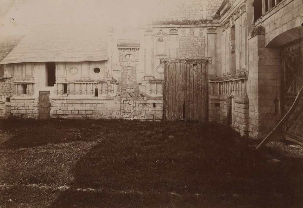 Ancien manoir de la Courtinière : Façade sur cour, vue partielle