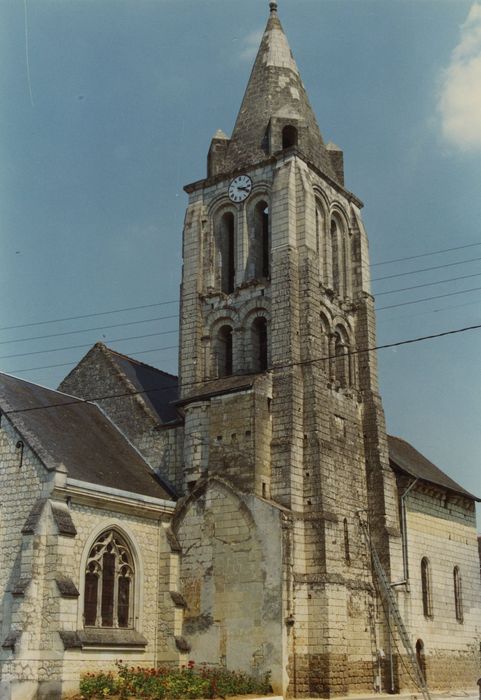 Eglise Saint-Germain : Clocher, élévations sud et ouest, vue générale