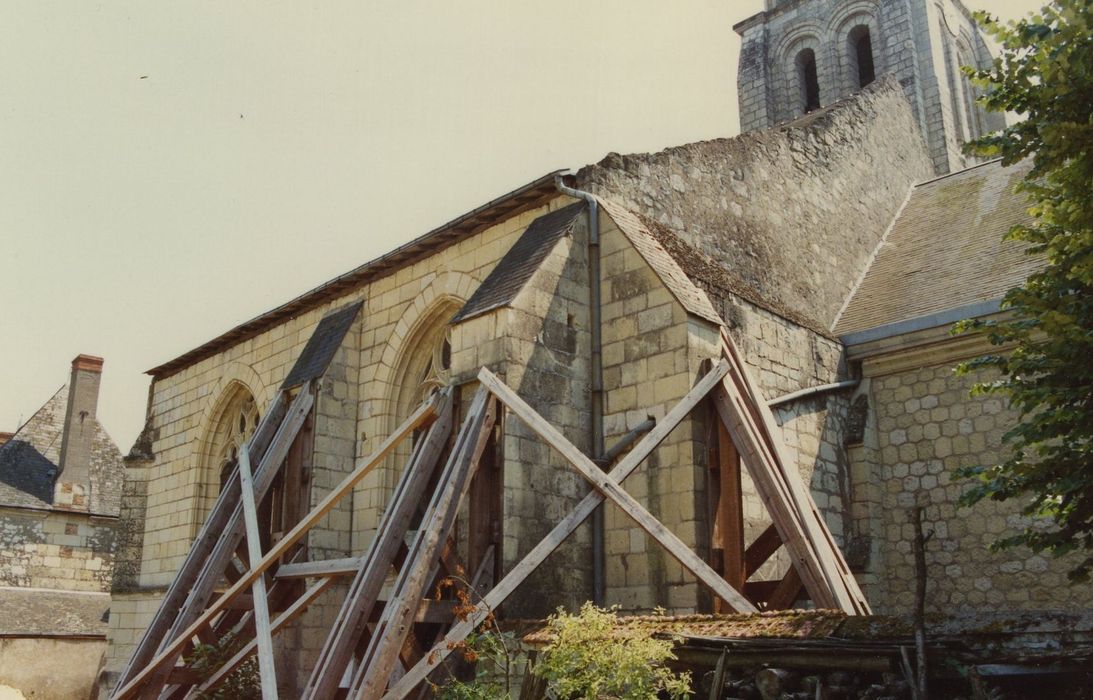 Eglise Saint-Germain : Façade latérale nord, vue partielle