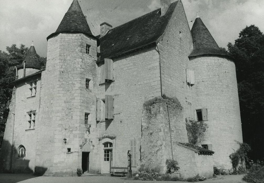 Château de Rouvray : Logis, façades sud et ouest, vue générale