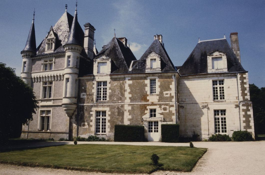 Château de la Pataudière : Façade est, vue générale