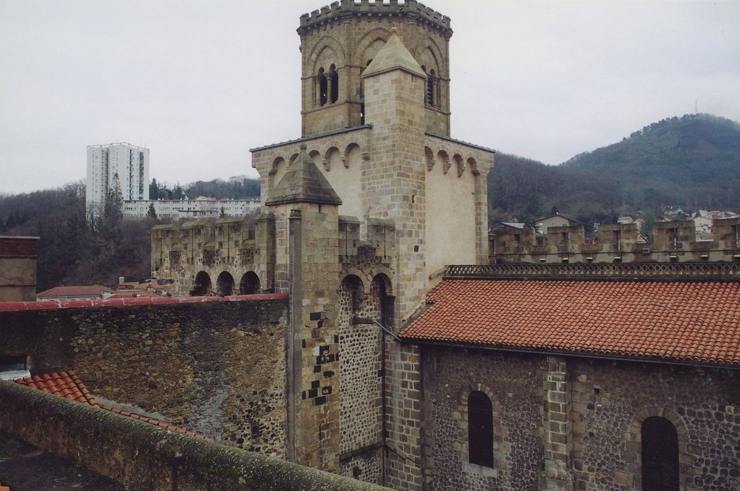 Eglise Saint-Léger : Clocher, élévations nord et ouest, vue générale