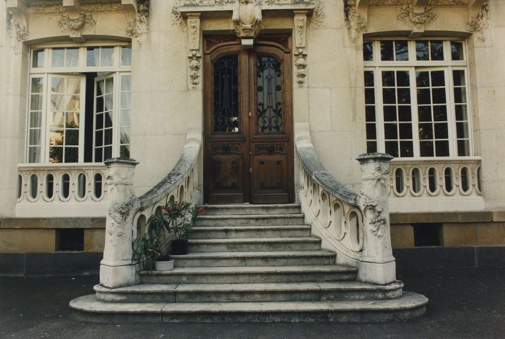 Villa Stella : Façade nord-est, perron, vue générale