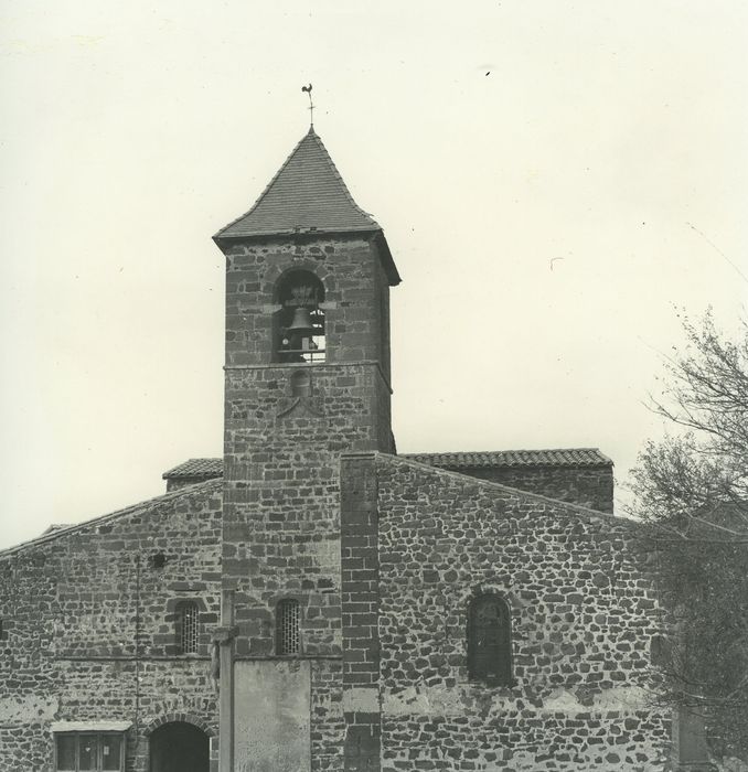 Eglise Saint-Loup : Façade sud, vue partielle