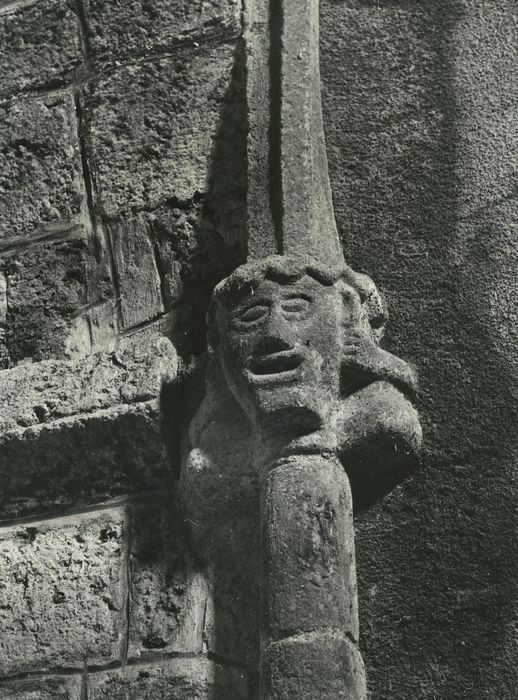 Eglise Saint-Loup : Chapelle nord-ouest, détail d’un culot d’ogives