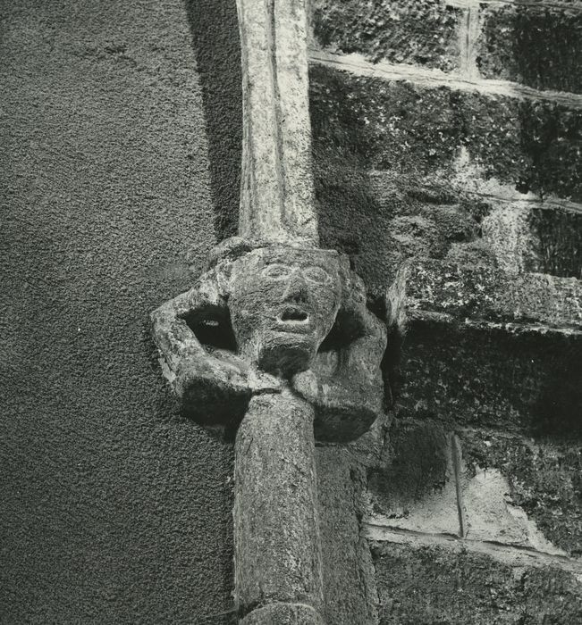 Eglise Saint-Loup : Chapelle nord-ouest, détail d’un culot d’ogives