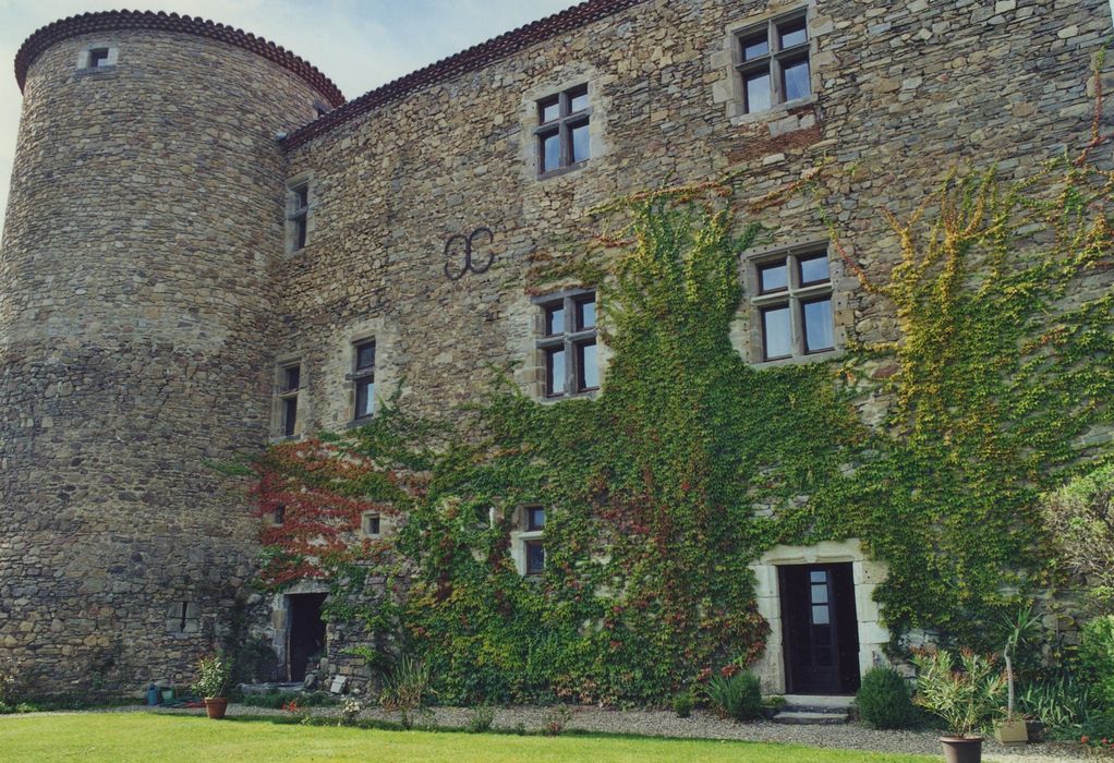 Château de Bosbomparent : Façade est, vue générale