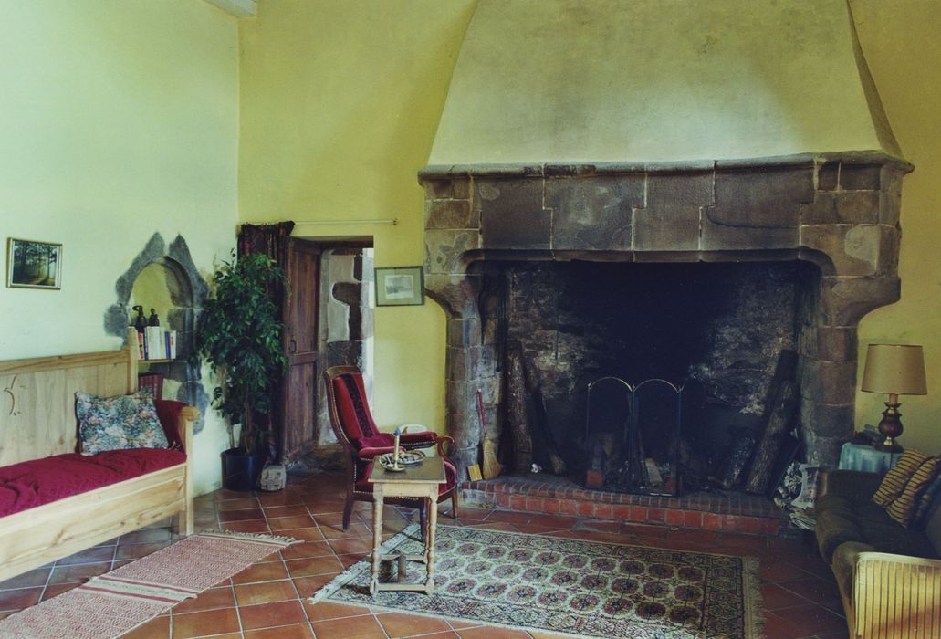 Château de Bosbomparent : Rez-de-chaussée, cuisine, cheminée monumentale, vue générale