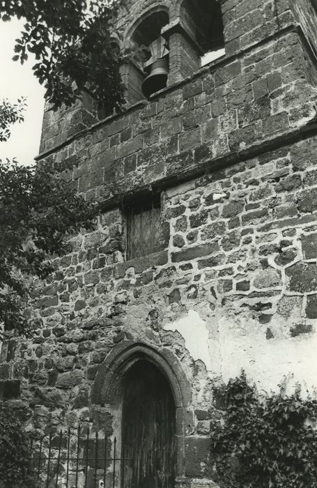 Eglise Saint-Didier : Façade occidentale, vue partielle