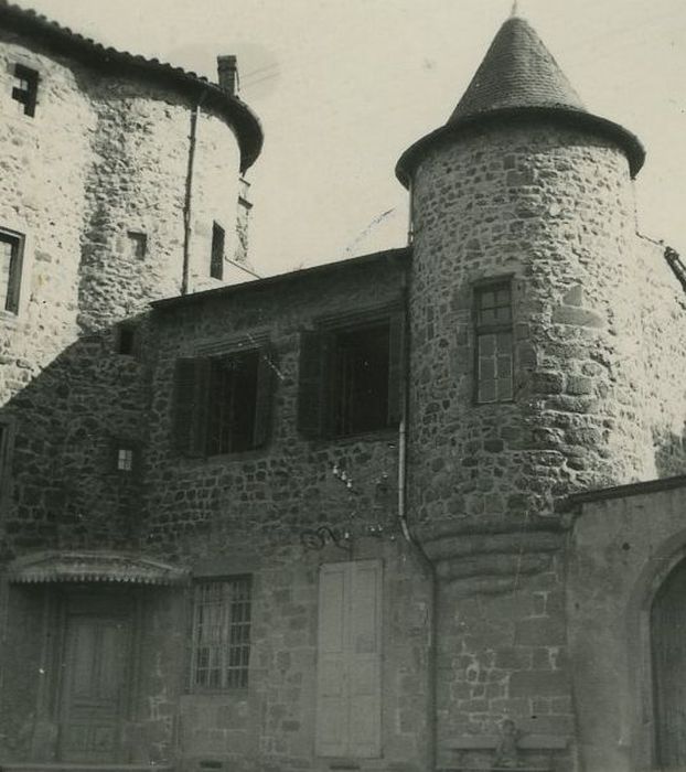 Château d'Aurec : Façade nord, vue parielle