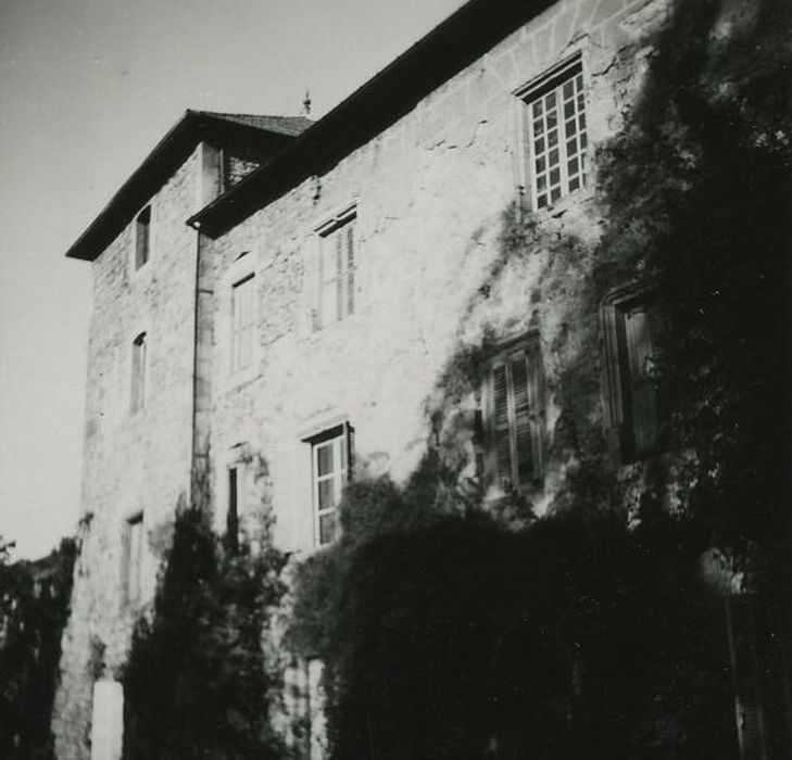 Château d'Aurec : Façade sud, vue partielle