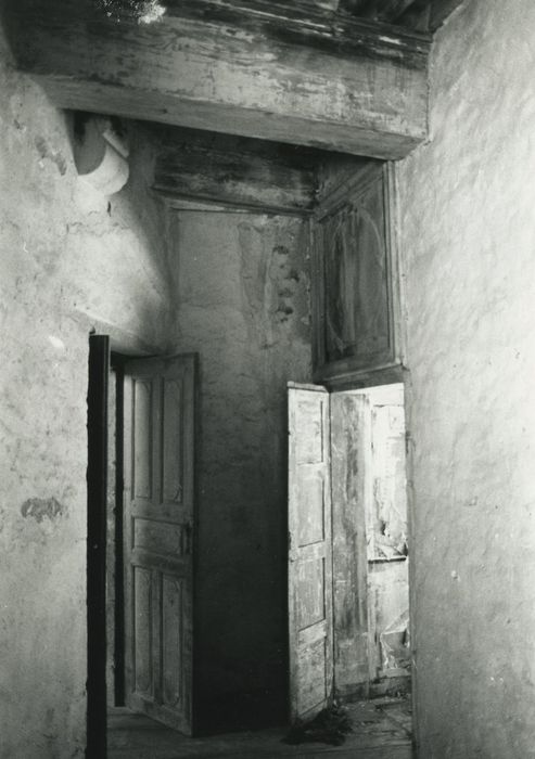 Château de Servières : 1er étage, couloir, vue partielle