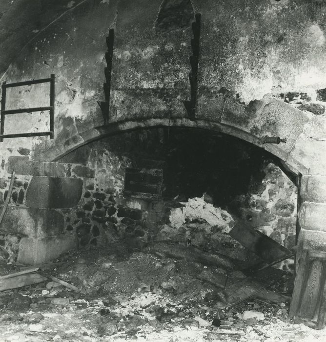 Château de Servières : Cuisine, potager, cheminée monumentale, vue générale