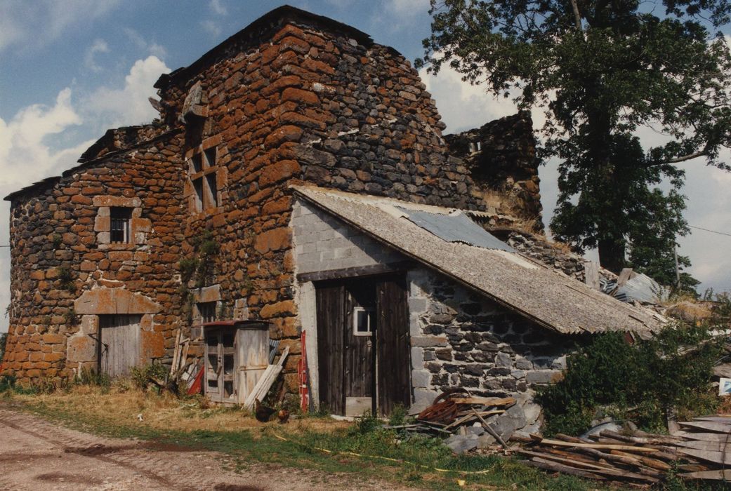 Château de Pralas : Ensemble sud-est, vue générale