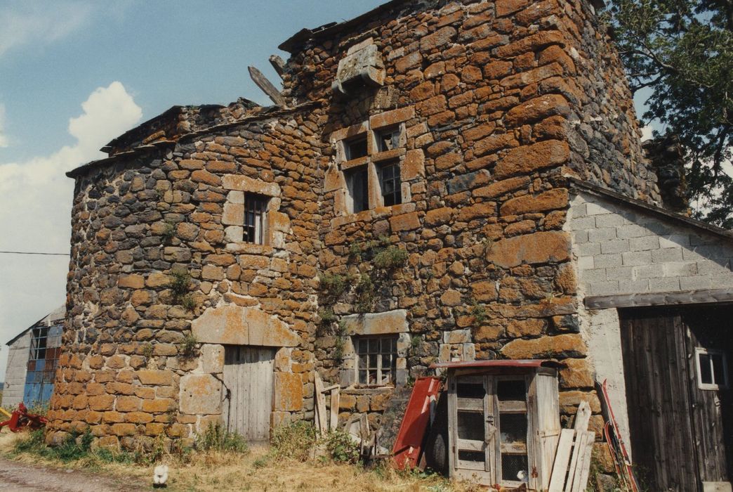 Château de Pralas : Façade sud, vue partielle