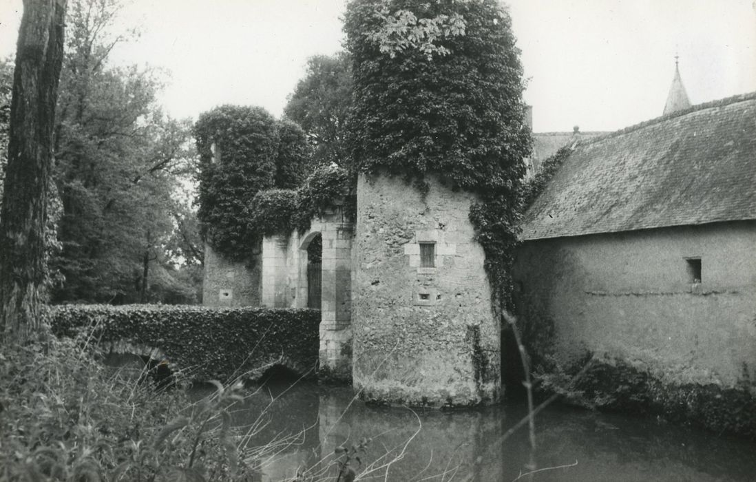 Manoir de la Barrée : Châtelet d’entrée est, vue générale