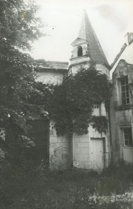 Hôtel de Chavigny : Cour intérieure, tourelle située à l’angle nord-ouest, vue générale