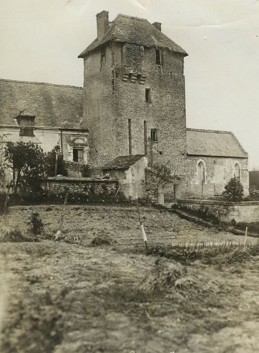 Château de Mesvres : Ensemble ouest, vue générale