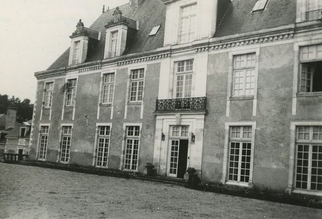 Château de Champchevrier : Façade est, vue partielle