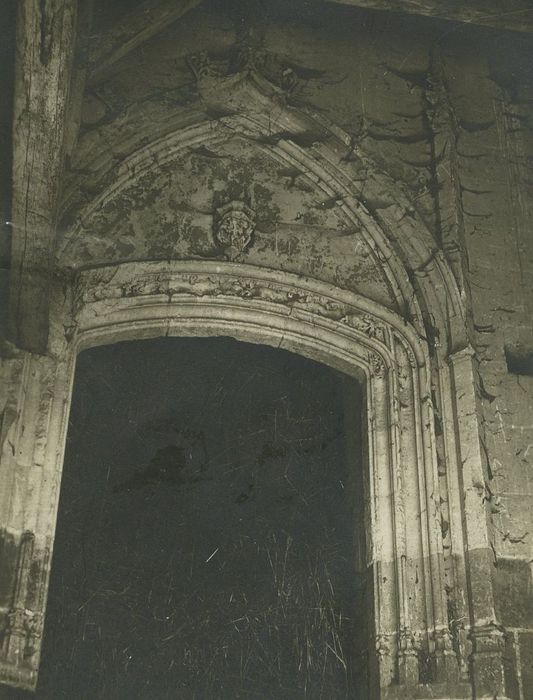 Château de Crissay : Porte d’accès à la tourelle d’escalier