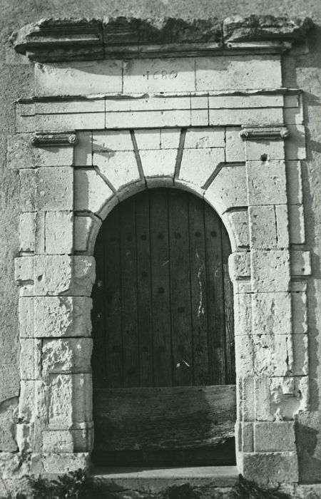 Manoir du Puy : Façade sud, détail de la porte d’accès