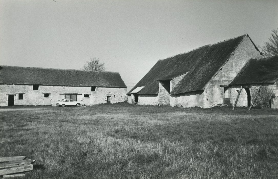 Manoir du Puy : Communs, vue générale