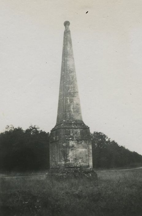 Pyramide de Saint-Quentin, vue générale