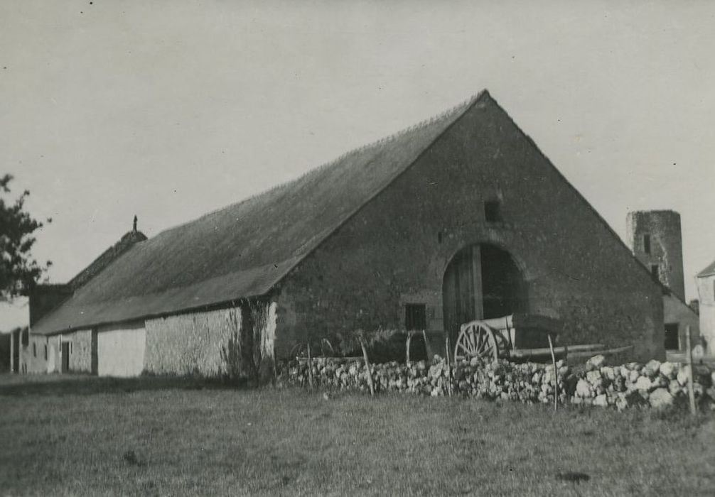 Prieuré de Lavaré : Grange, ensemble sud-ouest, vue générale