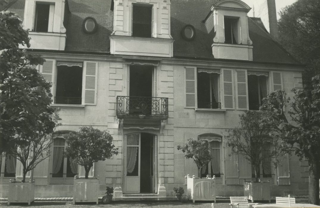 Manoir du Thouadé : Façade sud, vue partielle