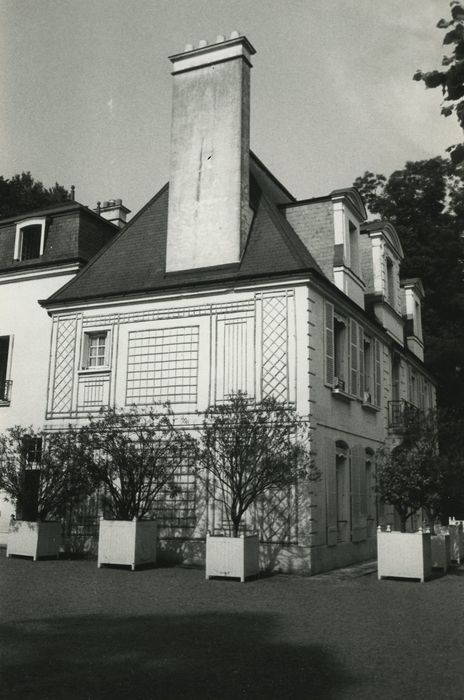 Manoir du Thouadé : Façade ouest, vue générale