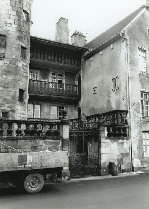 Hôtel Thiadot dit Maison du bailli : Façade ouest, vue partielle