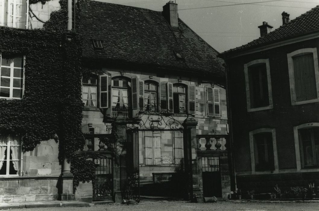 Maison ou Hôtel Bretons-d'Amblans : Façade sud, vue partielle