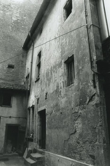 Maison : Cour, façade nord, vue générale