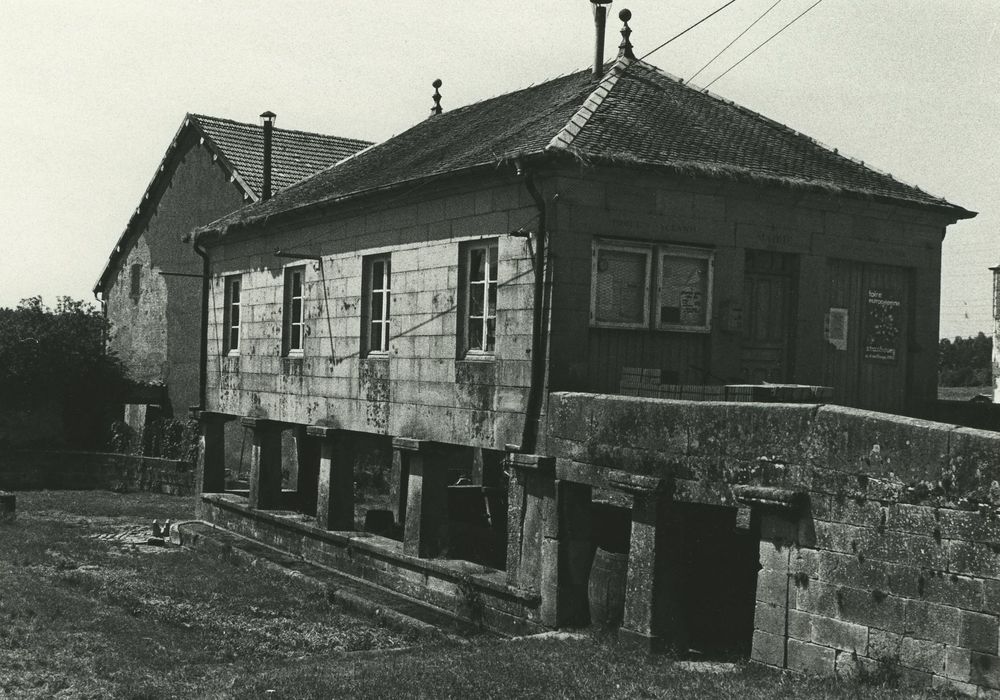 Mairie-Lavoir : Ensemble sud-est, vue générale