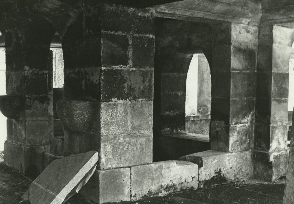 Mairie-Lavoir : Fontaine, vue générale