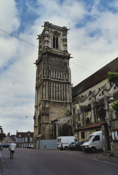 Eglise Saint-Martin (ancienne collégiale) : Clocher, élévation est, vue générale