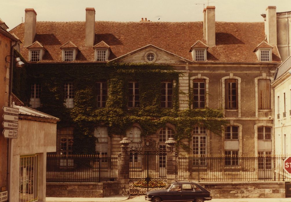 Ecole royale d'artillerie (ancienne) : Façade sud, vue générale