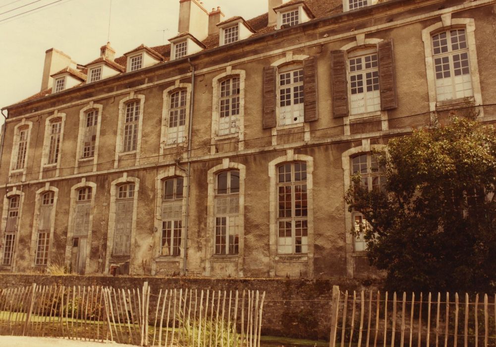 Ecole royale d'artillerie (ancienne) : Façade nord, vue partielle