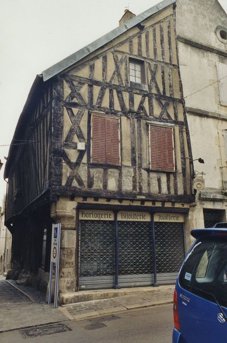 Maison : Façade sur rue, vue générale