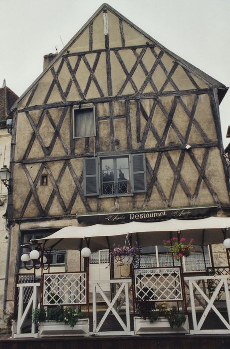 Maison : Façade sur rue, vue générale