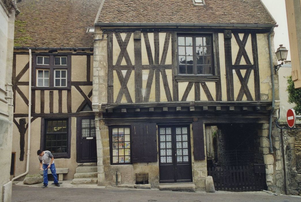 Maison à pans de bois : Façade sur rue, vue générale