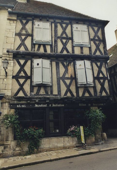 Maison : Façade sur rue, vue générale