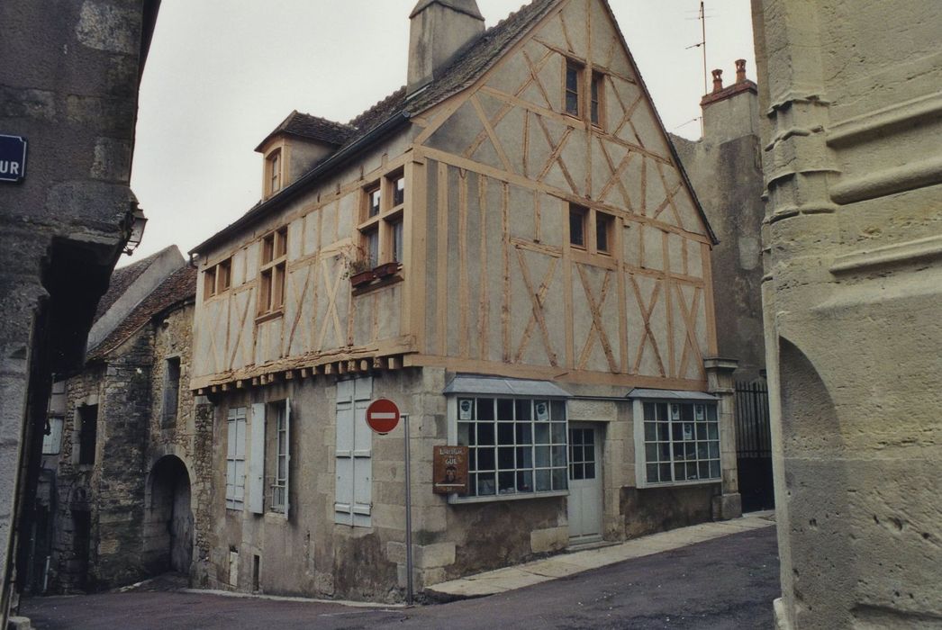 Maison : Façades sur rues, vue générale