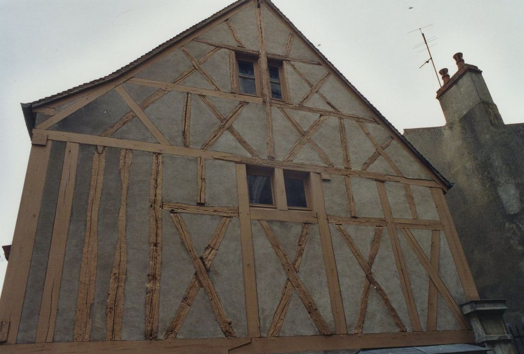 Maison : Façade sur rue, vue partielle