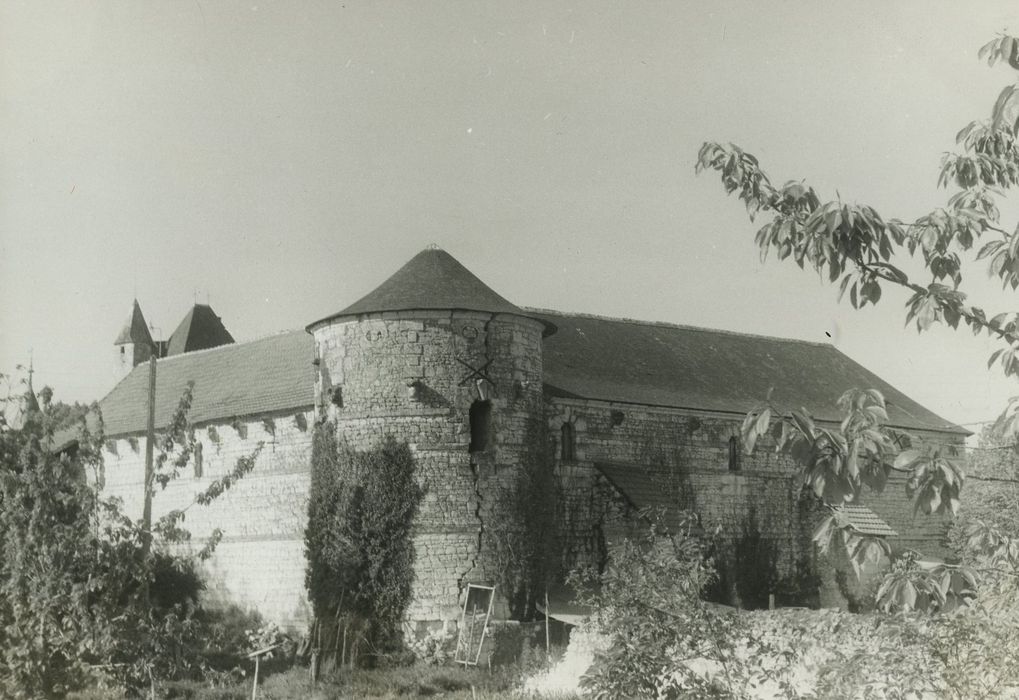 Château du Rivau : Communs, bâtiments sud-ouest, ensemble sud-ouest, vue générale