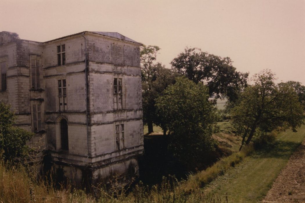 Château de Chavigny : Pavillon abritant la chapelle, vue générale