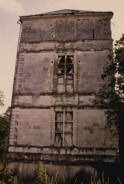 Château de Chavigny : Pavillon de la chapelle, façade ouest, vue générale