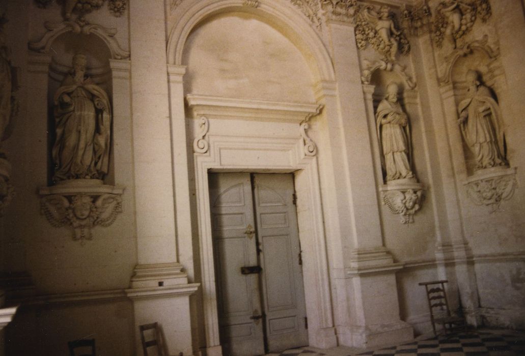 Château de Chavigny : Chapelle, mur est, vue partielle