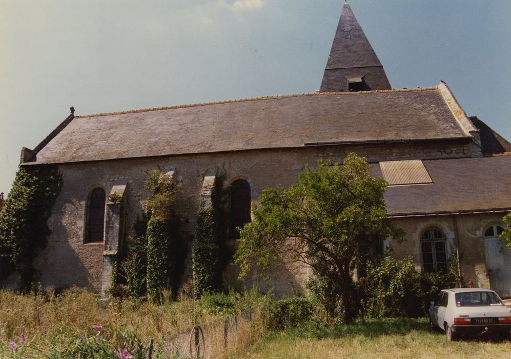 Eglise Saint-Saturnin : Façade latérale sud, vue générale